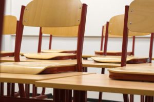 rUnser Ziel ist es, dass unsere Schule als ein Ort der Herzlichkeit, Freude und des Erlebens wahrgenommen wird. Daher stehen „Miteinander Leben und voneinander Lernen“ bei uns im Vordergrund.sprachlicher Unterricht - Volksschule Graz-Murfeld