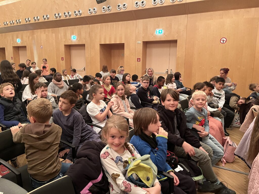 2a und 3c zu Besuch bei „Frieda“ im Kammersaal